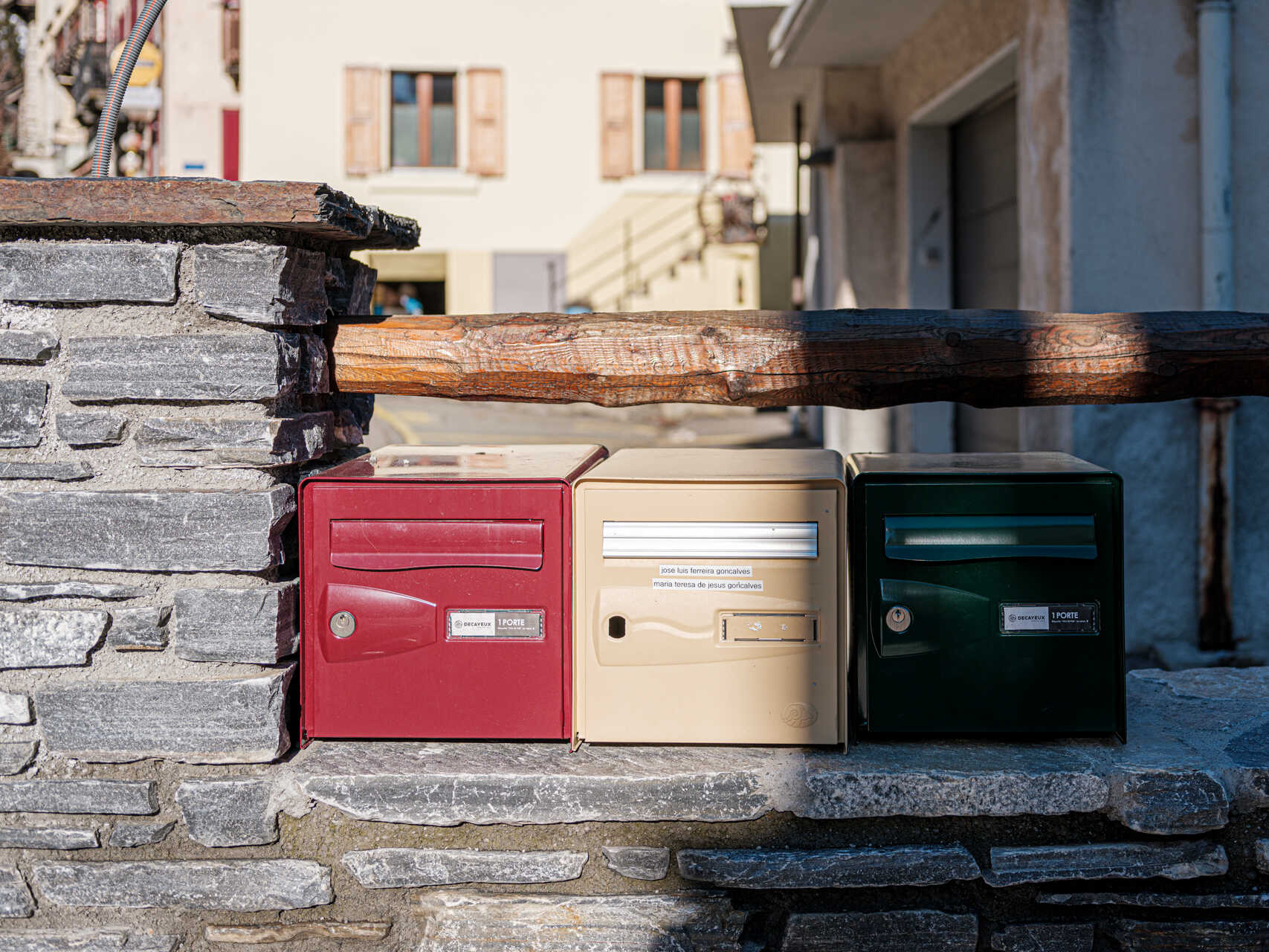 Boîtes aux lettres contrastées